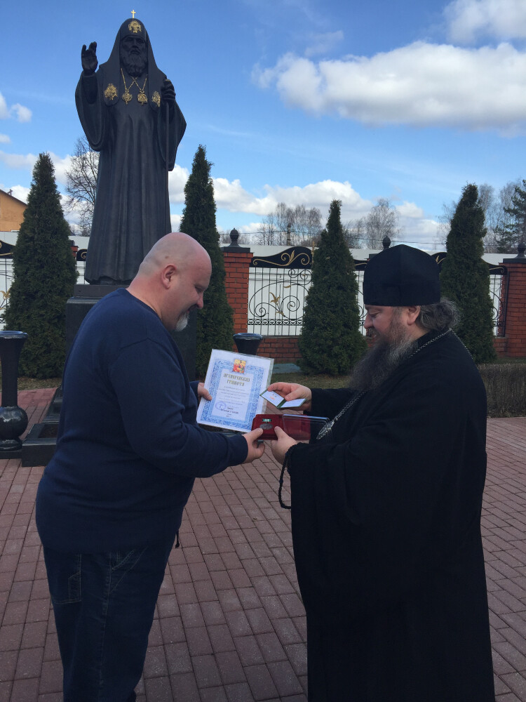 Награждение медалью священноисповедника Иоанна Оленевского и Архиерейской Грамотой